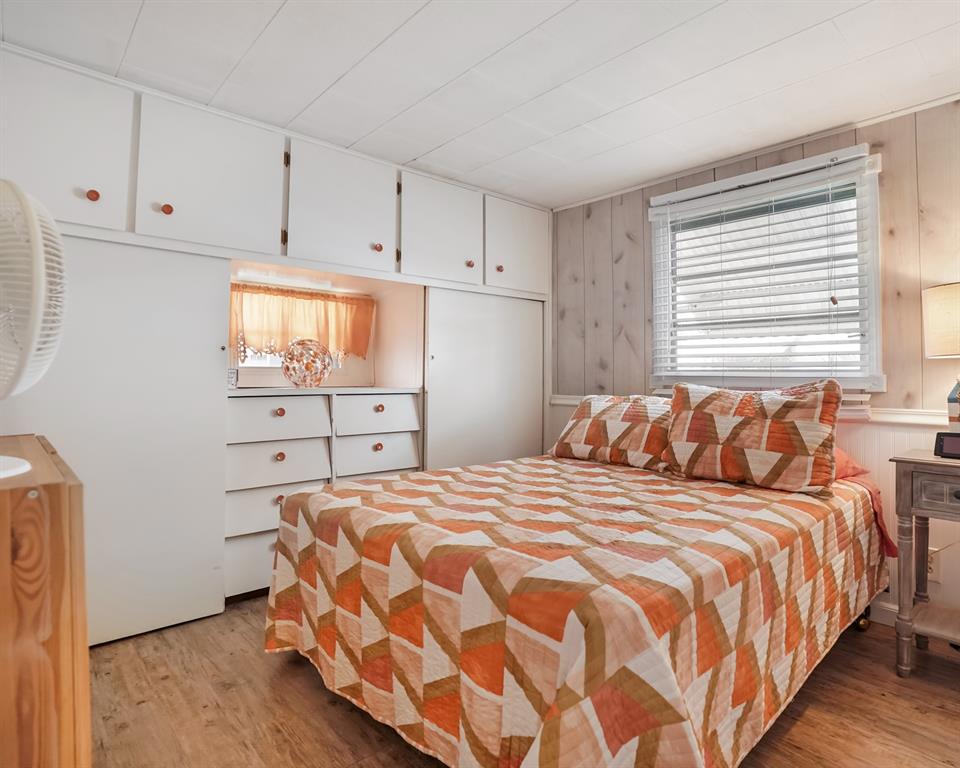 Park City Davie, FL 33324 - Photo 6 of 26 a bedroom with a bed and closet