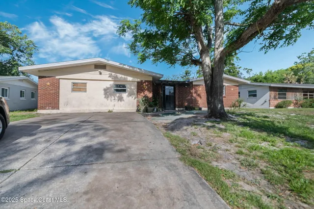 $245,000 | 1136 Lakewood Park Drive, Daytona Beach, FL 32117