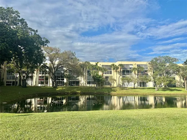$2,000 | 3341 Northwest 47th Terrace, Unit 306, Lauderdale Lakes, FL 33319