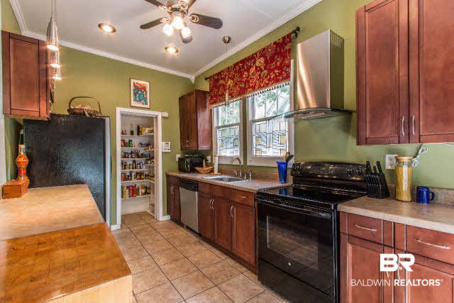 63 South Georgia Avenue Mobile, AL 36604 - Photo 15 of 31 With Breakfast Area and Breakfast Bar