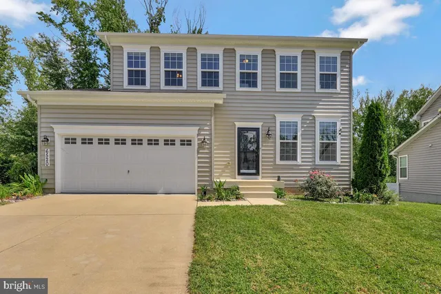 front view of house with a yard