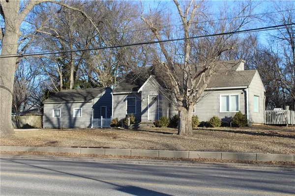 $465,000 | 5912 West 75th Street, Overland Park, KS 66204