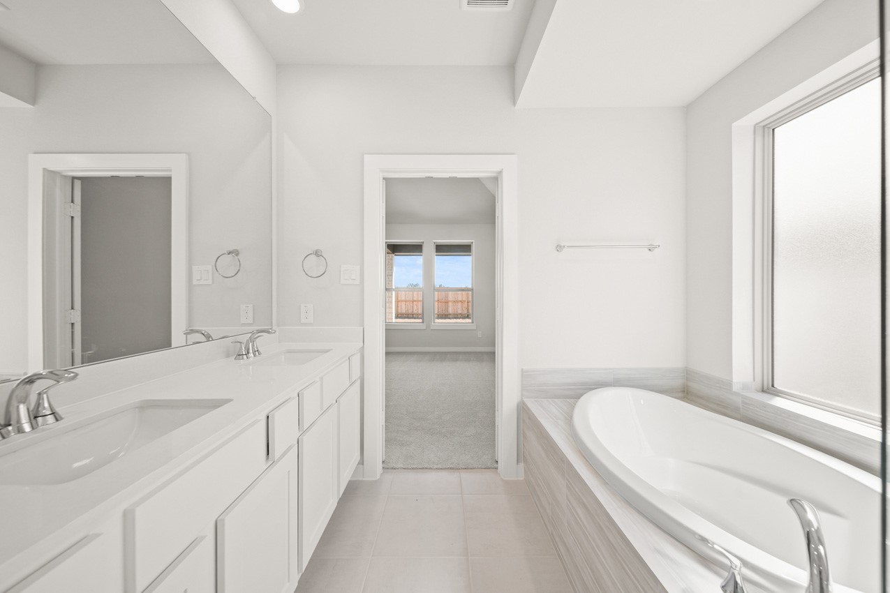 10219 Botticelli Path Manvel, TX 77578 - Photo 14 of 24 Primary Bathroom