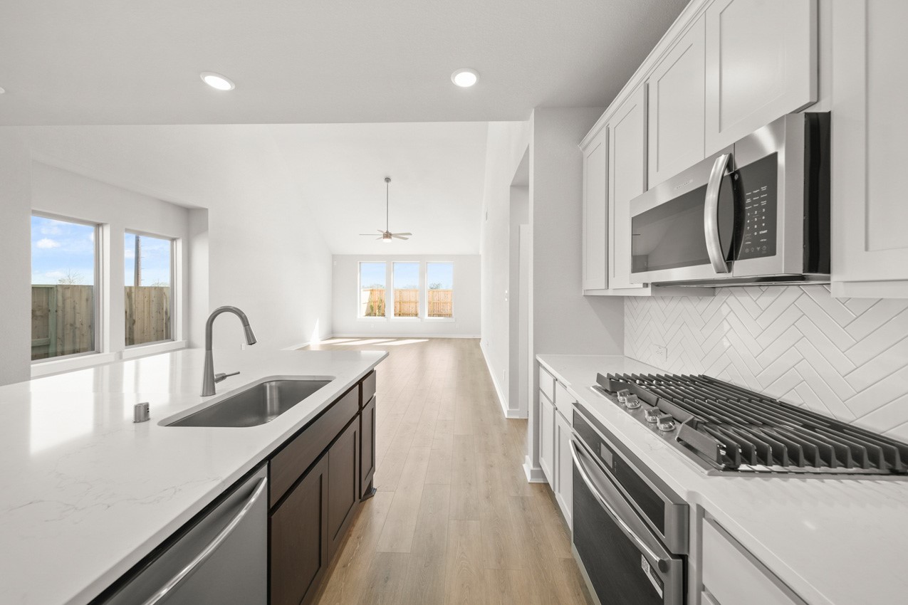 10219 Botticelli Path Manvel, TX 77578 - Photo 4 of 24 Kitchen