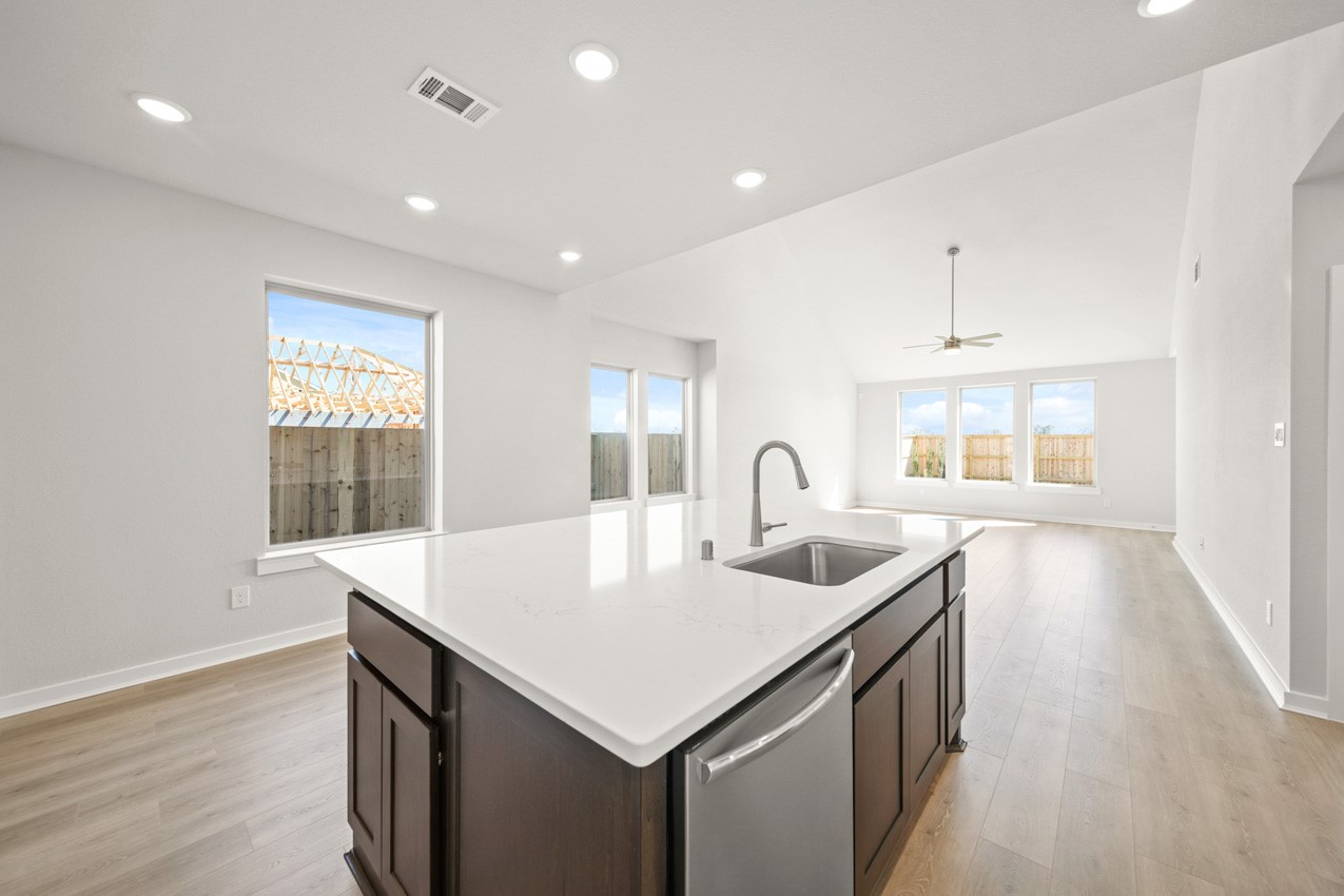 10219 Botticelli Path Manvel, TX 77578 - Photo 5 of 24 Kitchen
