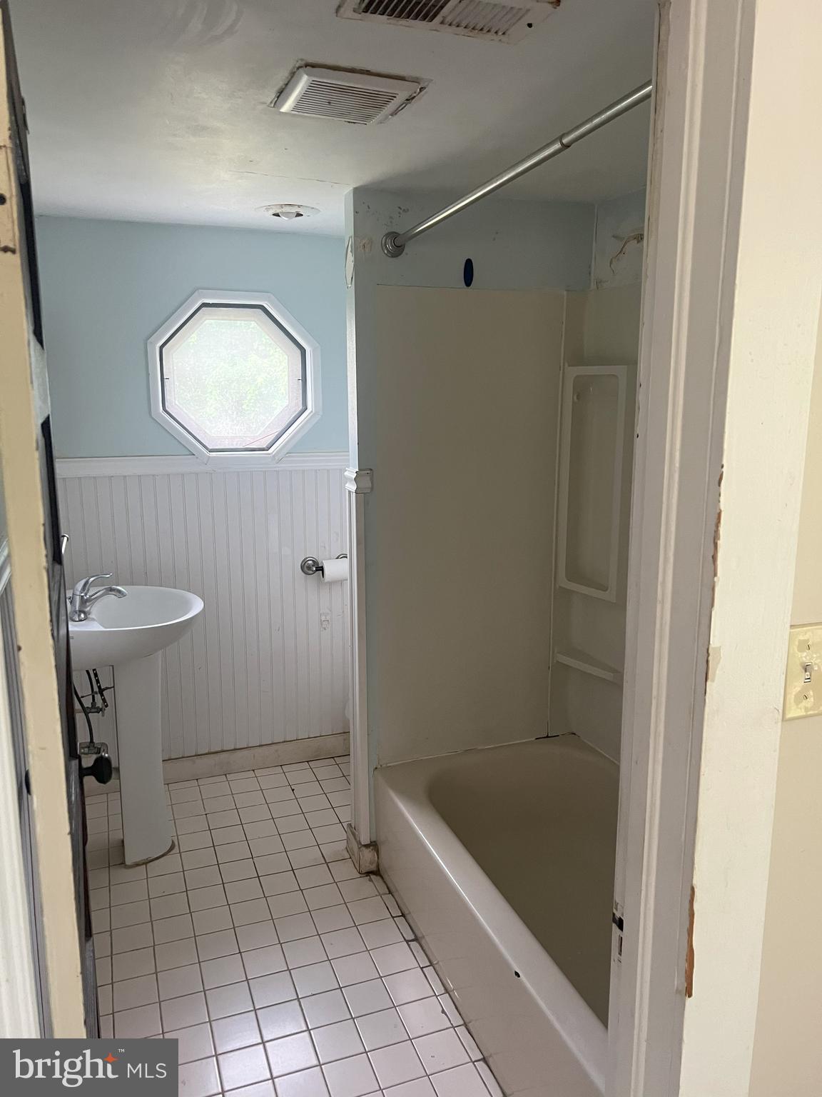 6730 Solomons Island Road North Owings, MD 20736 - Photo 23 of 39 Full Bathroom