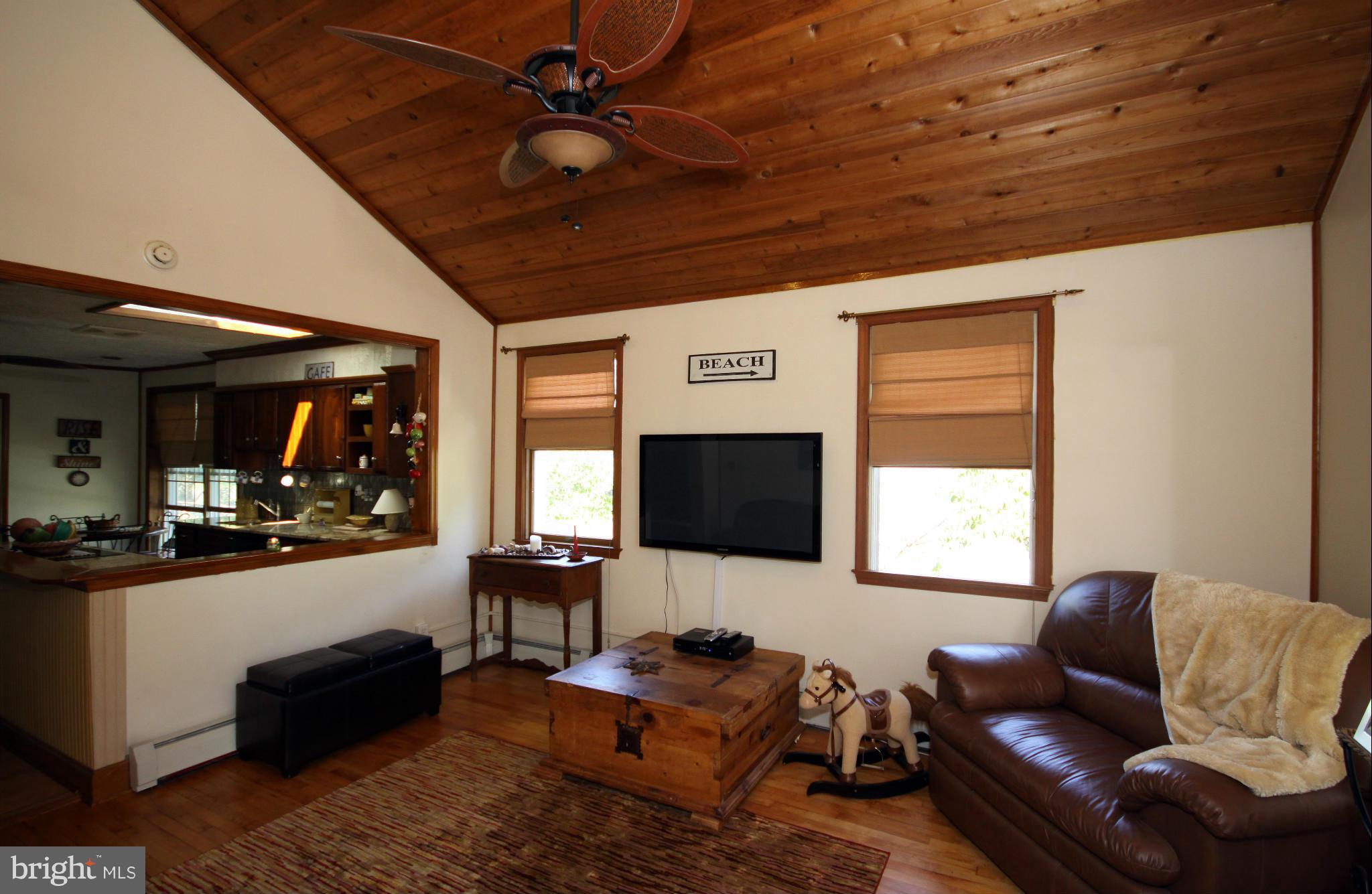 1829 Cremen Road Pasadena, MD 21122 - Photo 13 of 30 Living Room