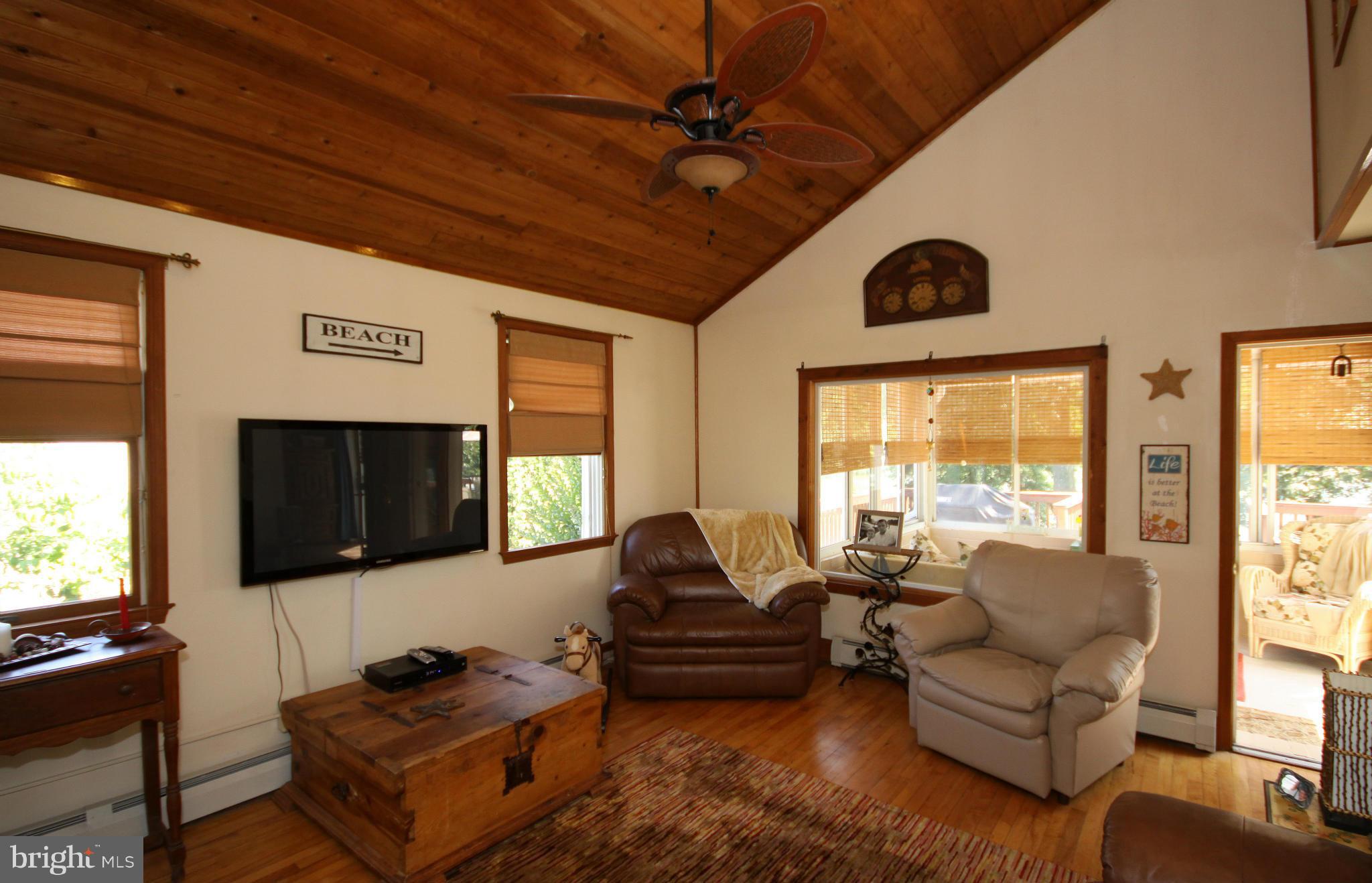 1829 Cremen Road Pasadena, MD 21122 - Photo 15 of 30 Living Room