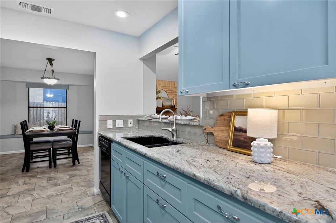 1719 Ridgeway Drive Temple, TX 76502 - Photo 10 of 28 Dining off of kitchen