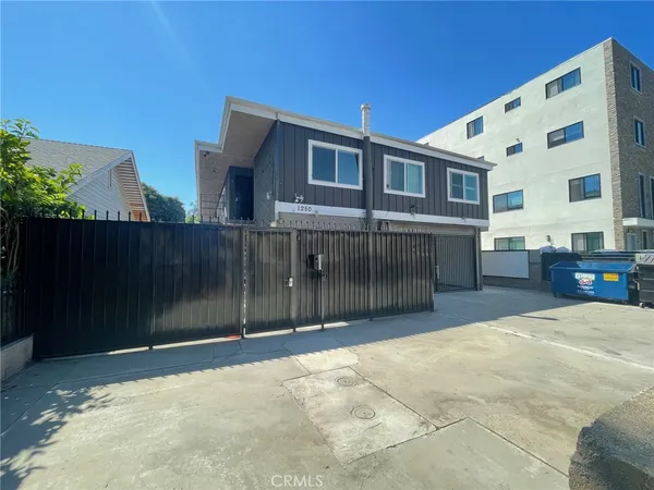 $2,350 | 1250 West 37th Street, Unit 3, Los Angeles, CA 90007