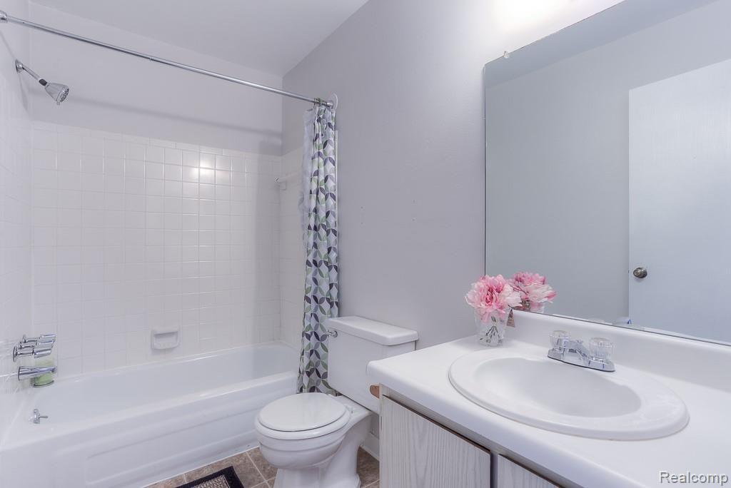 31993 West 12 Mile Road, Unit 303 Farmington Hills, MI 48334 - Photo 14 of 18