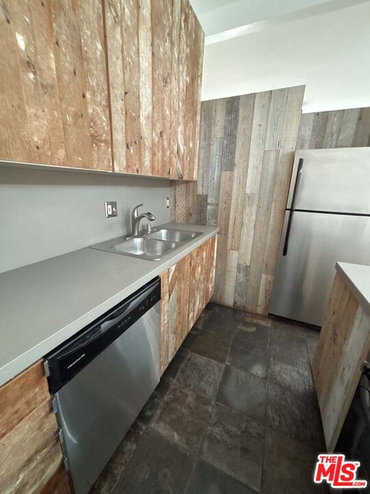 915 Broadway Street, Unit 1 Venice, CA 90291 - Photo 11 of 32 a kitchen with stainless steel appliances a refrigerator and a stove