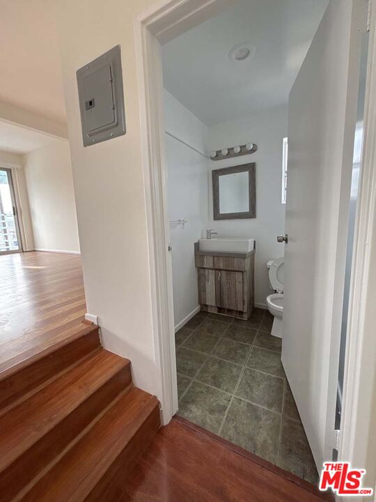 915 Broadway Street, Unit 1 Venice, CA 90291 - Photo 21 of 32 a view of an entryway with wooden floor and a bathroom