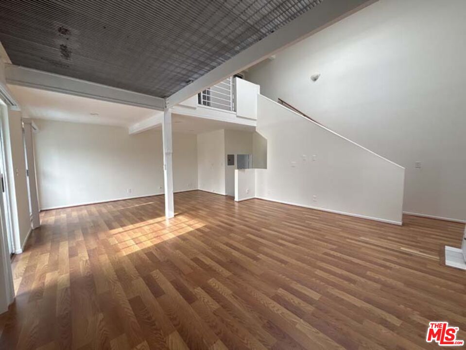 915 Broadway Street, Unit 1 Venice, CA 90291 - Photo 25 of 32 a view of empty room with wooden floor