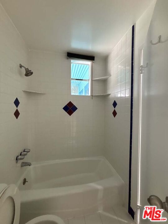 915 Broadway Street, Unit 1 Venice, CA 90291 - Photo 27 of 32 a bathroom with a bathtub and shower