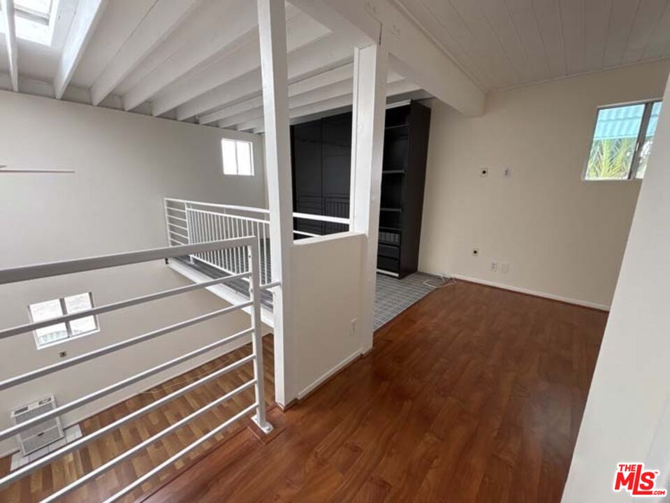 915 Broadway Street, Unit 1 Venice, CA 90291 - Photo 28 of 32 a view of an empty room with wooden floor and a window