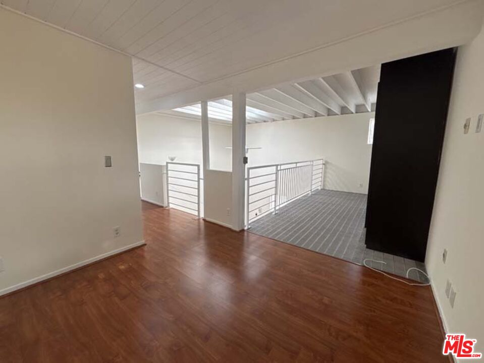 915 Broadway Street, Unit 1 Venice, CA 90291 - Photo 29 of 32 wooden floor in an empty room
