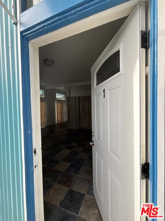 915 Broadway Street, Unit 1 Venice, CA 90291 - Photo 7 of 32 a view of a hallway