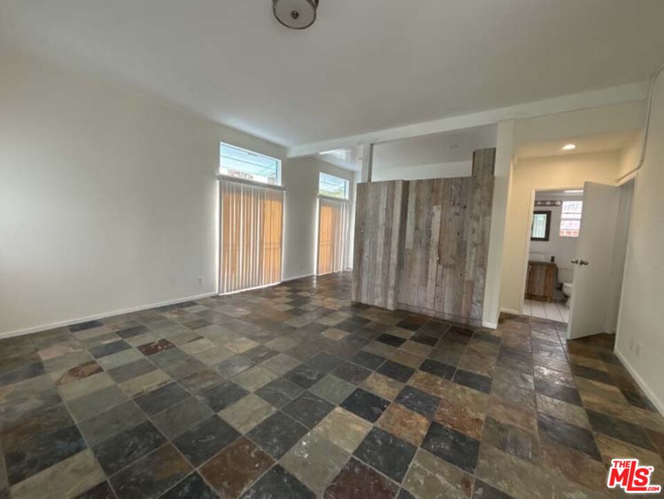 915 Broadway Street, Unit 1 Venice, CA 90291 - Photo 8 of 32 a view of a big room with windows and wardrobe