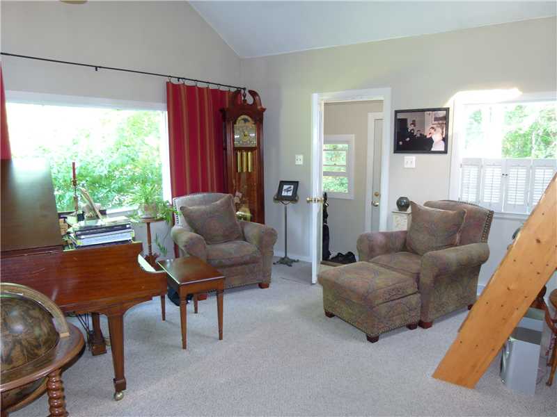1422 Middle Road East Greenwich, RI 02818 - Photo 6 of 25 Living Room.