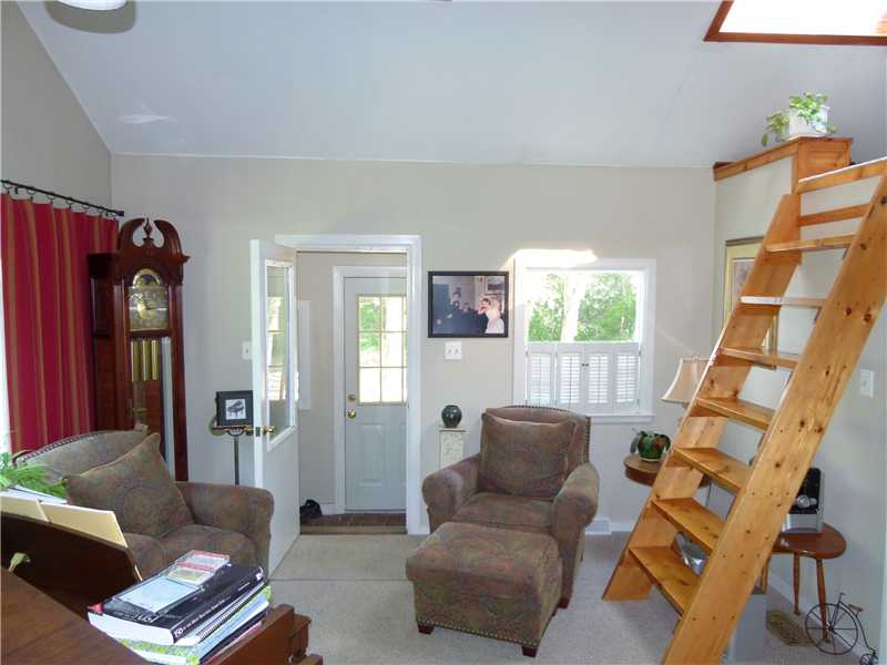 1422 Middle Road East Greenwich, RI 02818 - Photo 7 of 25 Living Room.