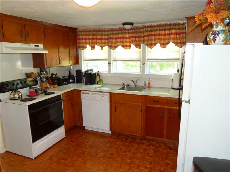 1422 Middle Road East Greenwich, RI 02818 - Photo 10 of 25 Kitchen.