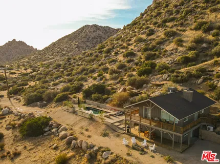 $1,150,000 | 5637 Minna Gombell Lane, Pioneertown, CA 92268