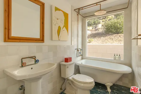$1,150,000 | 5637 Minna Gombell Lane, Pioneertown, CA 92268