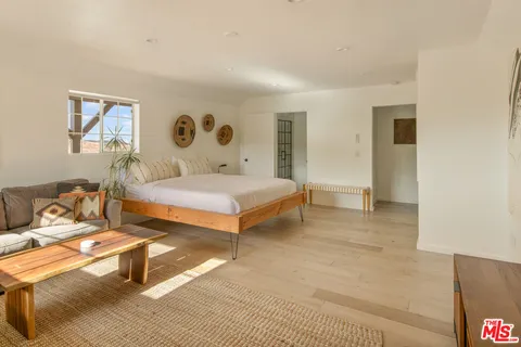 $1,150,000 | 5637 Minna Gombell Lane, Pioneertown, CA 92268