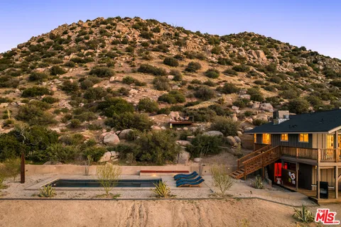 $1,150,000 | 5637 Minna Gombell Lane, Pioneertown, CA 92268