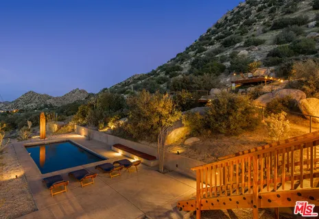 $1,150,000 | 5637 Minna Gombell Lane, Pioneertown, CA 92268