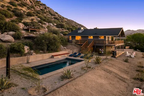 $1,150,000 | 5637 Minna Gombell Lane, Pioneertown, CA 92268