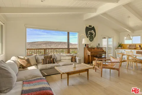 $1,150,000 | 5637 Minna Gombell Lane, Pioneertown, CA 92268