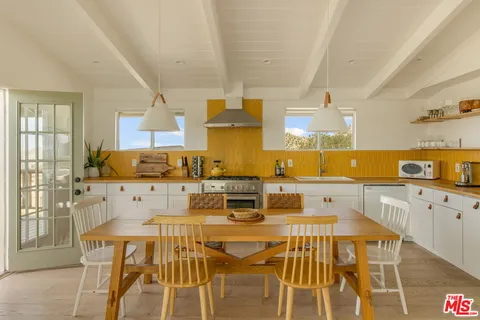 $1,150,000 | 5637 Minna Gombell Lane, Pioneertown, CA 92268