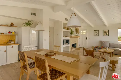 $1,150,000 | 5637 Minna Gombell Lane, Pioneertown, CA 92268