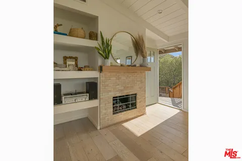 $1,150,000 | 5637 Minna Gombell Lane, Pioneertown, CA 92268