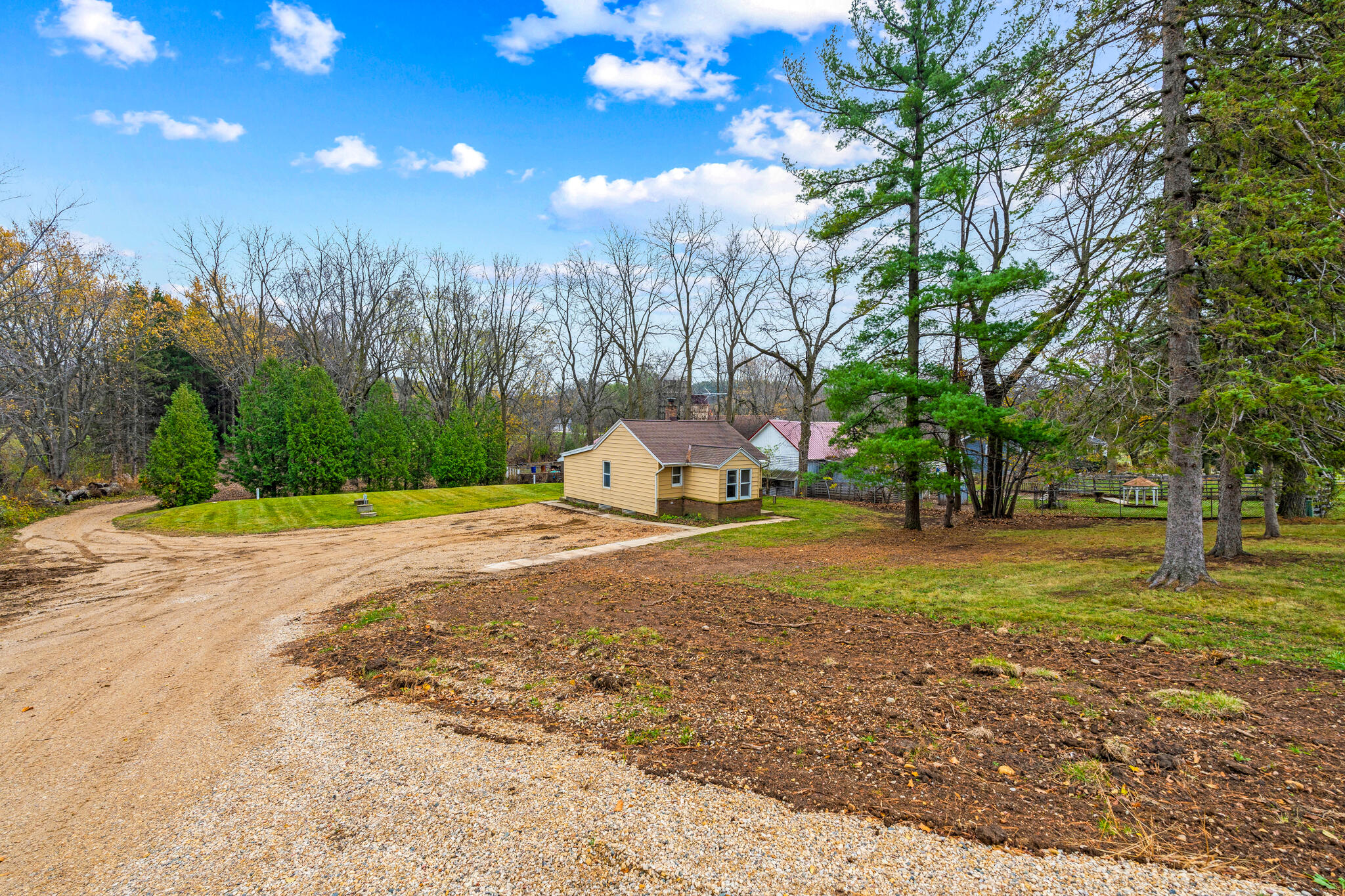 W288S250 Elmhurst Road Waukesha, WI 53188 - Photo 12 of 26 W288S250 Elmhurst Rd, Waukesha-HDR-02