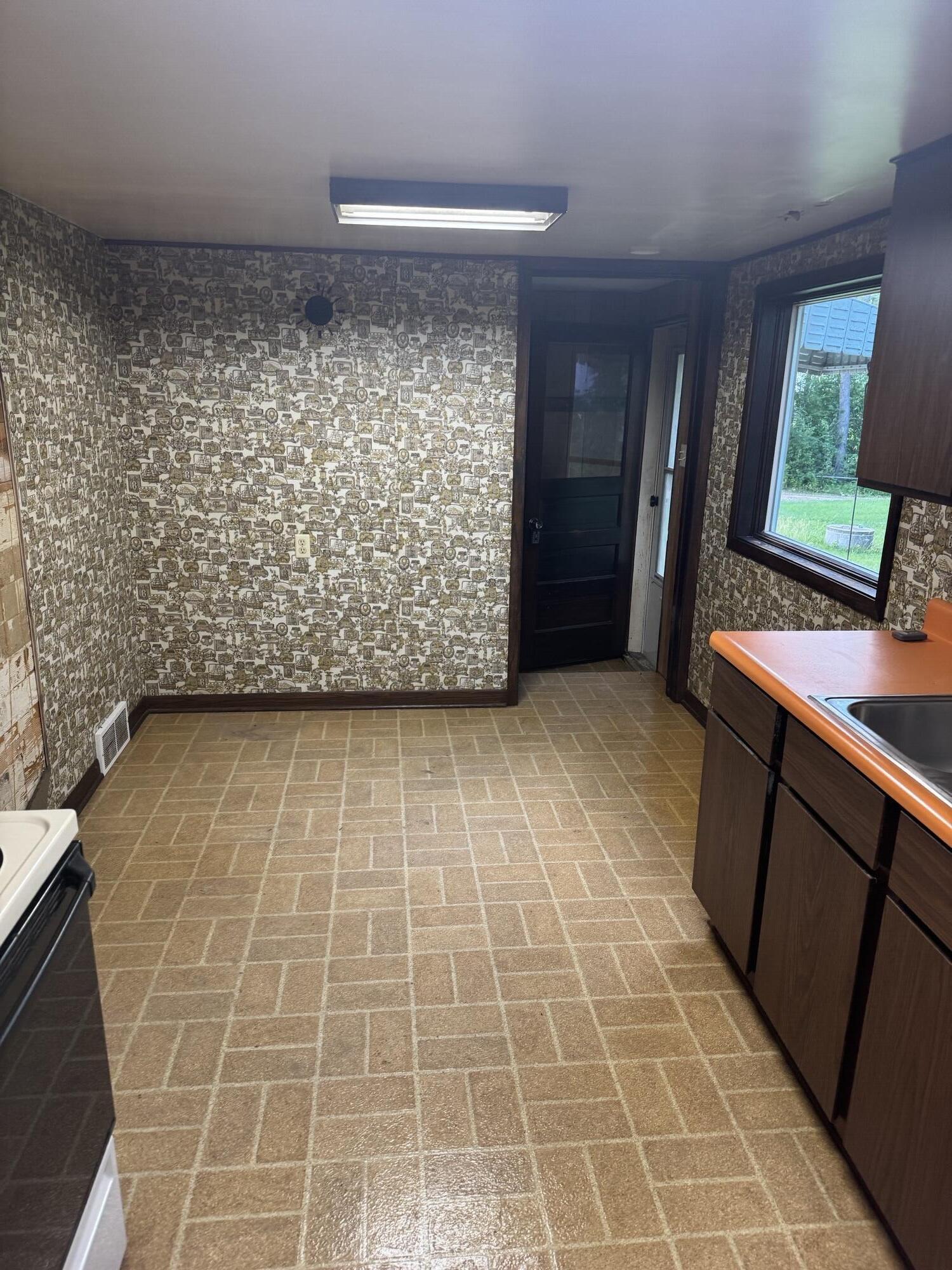 W288S250 Elmhurst Road Waukesha, WI 53188 - Photo 6 of 32 IMG_5260