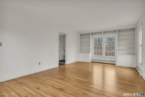 $585,000 | 40 Deerfield Drive, Guilford, CT 06437