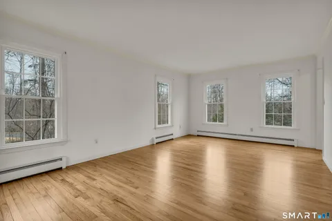 $585,000 | 40 Deerfield Drive, Guilford, CT 06437