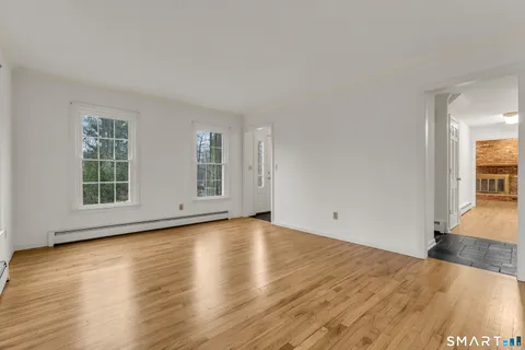 $585,000 | 40 Deerfield Drive, Guilford, CT 06437