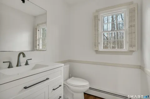 $585,000 | 40 Deerfield Drive, Guilford, CT 06437