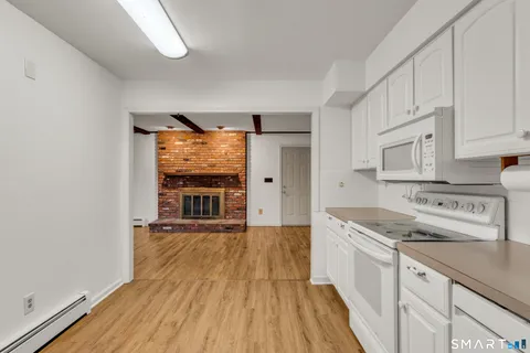 $585,000 | 40 Deerfield Drive, Guilford, CT 06437