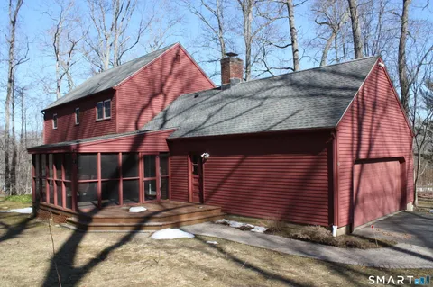 $585,000 | 40 Deerfield Drive, Guilford, CT 06437