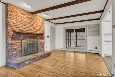 $585,000 | 40 Deerfield Drive, Guilford, CT 06437