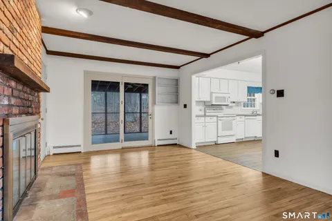 $585,000 | 40 Deerfield Drive, Guilford, CT 06437