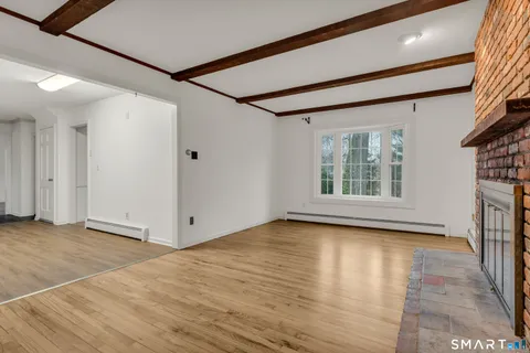 $585,000 | 40 Deerfield Drive, Guilford, CT 06437