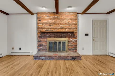 $585,000 | 40 Deerfield Drive, Guilford, CT 06437