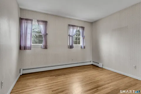 $585,000 | 40 Deerfield Drive, Guilford, CT 06437