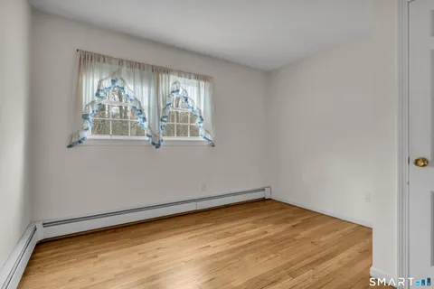 $585,000 | 40 Deerfield Drive, Guilford, CT 06437